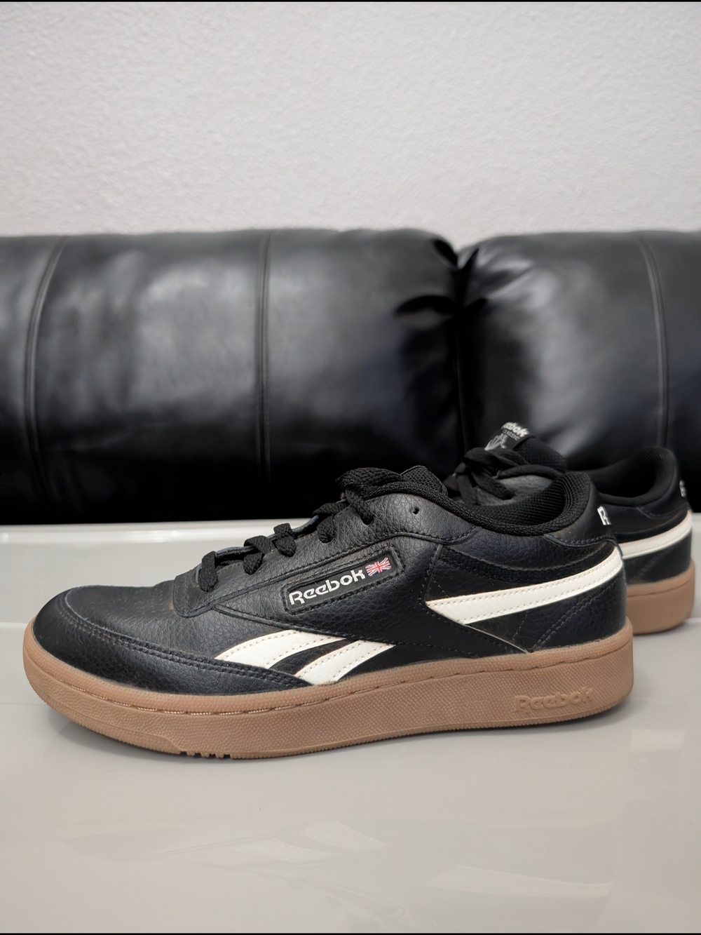 Reebok Excellent Condition 👍🏻Men's Black Leather Classic with Gum Sole